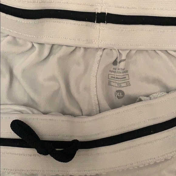 (2) Men’s NIKE shorts - Picture 7 of 7